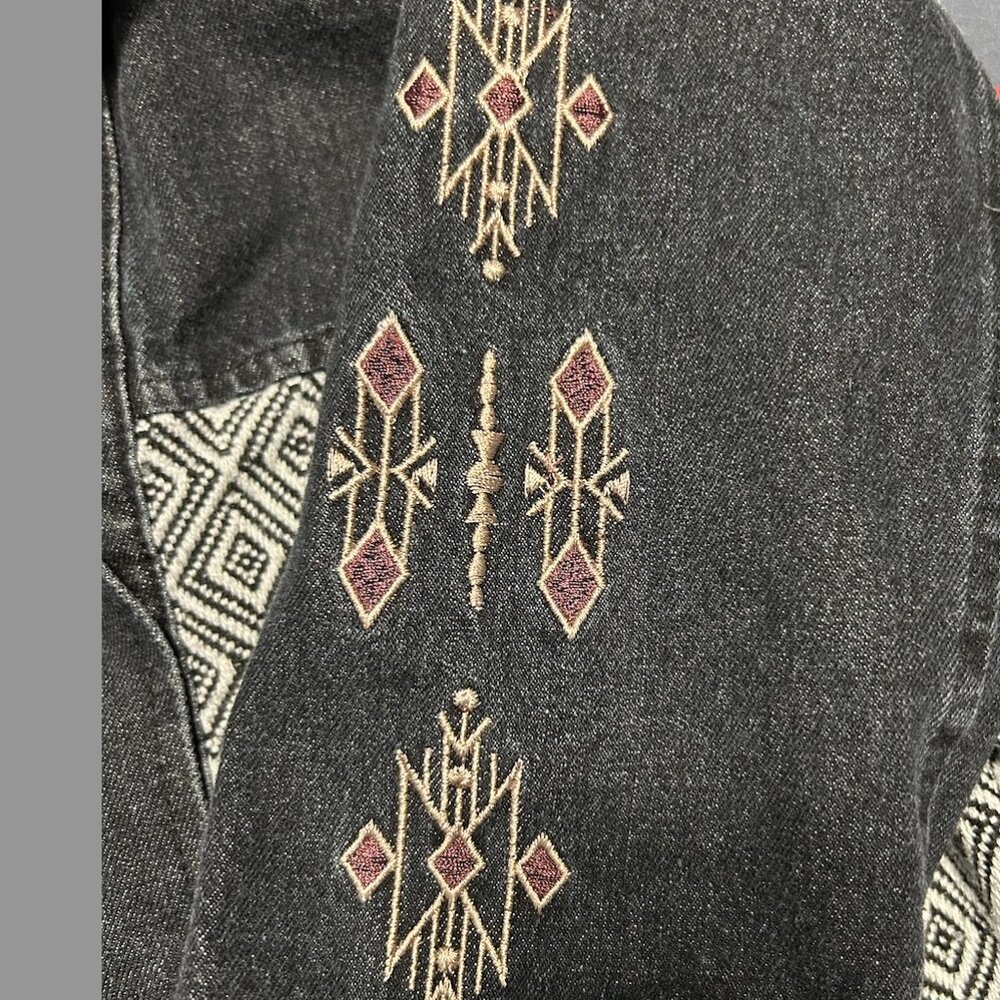 POL Black Washed Denim Jacket Geometric Tapestry/Embroidered Sleeves Women's S - Picture 9 of 12